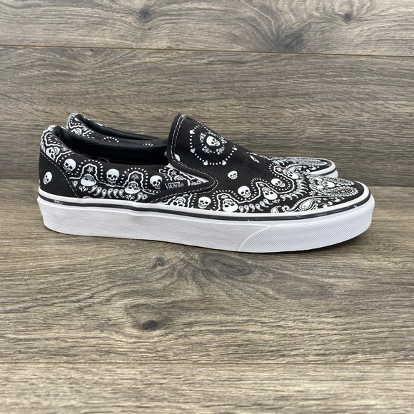 Vans Other - Vans Classic Slip-On Shoes Mens 8.5 Womens 10 Black Bandana Paisley Skull Print